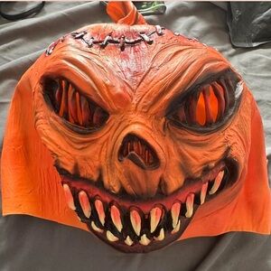 Scary jack-oโ-lantern mask